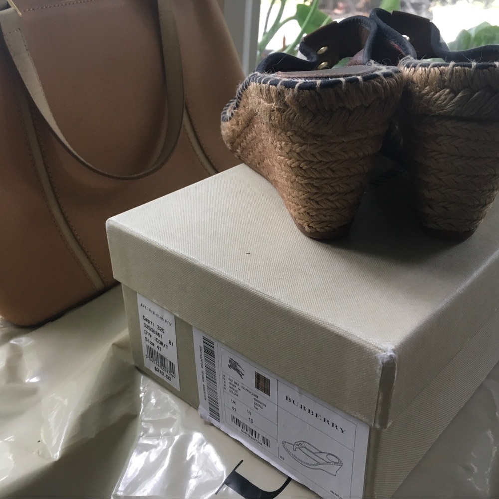 Burberry Tan Plaid Slip-On Sandals and Burberry purse - Picture 5 of 12